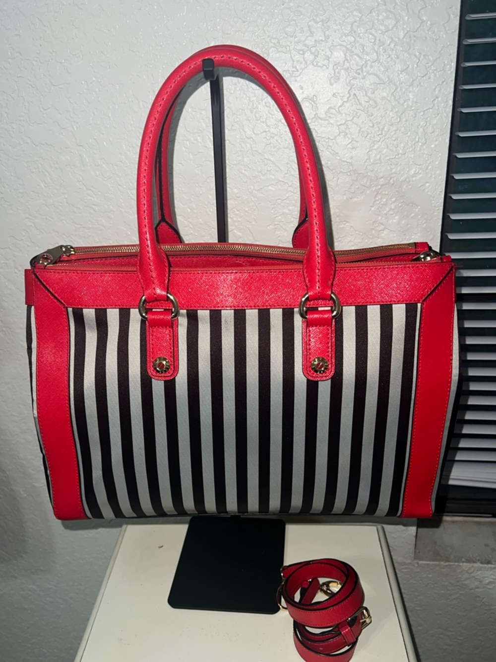 Henri Bendel Striped Tote Handbag with Red Trim - Picture 2 of 6